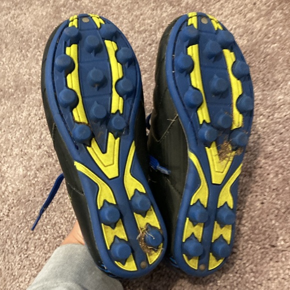 Soccer Cleats 1y - Picture 2 of 3